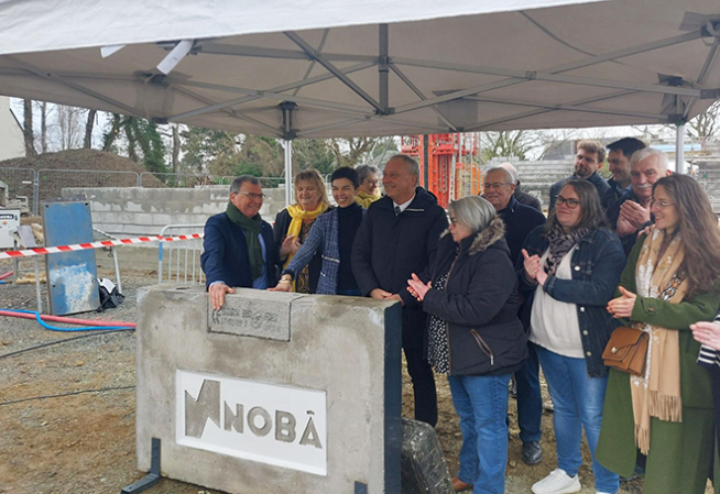 Les partenaires posent la première pierre